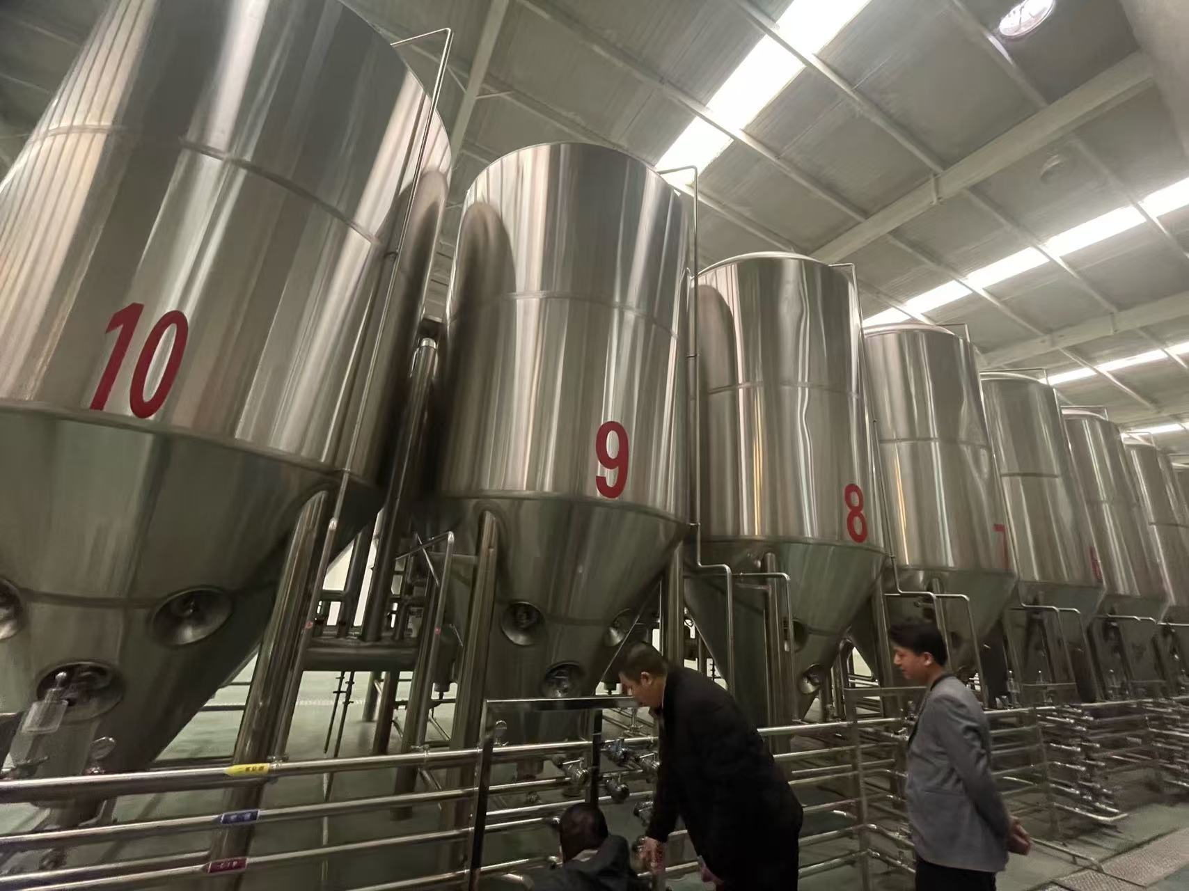 合水精酿啤酒设备厂—平面布置、设备设计、制造、调试、培训等一条龙服务